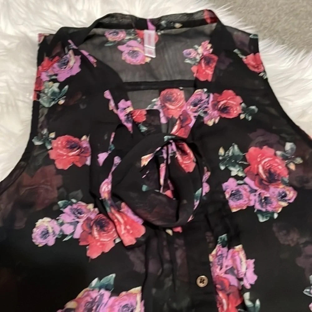 Xhilaration sheer button up sleeveless blouse